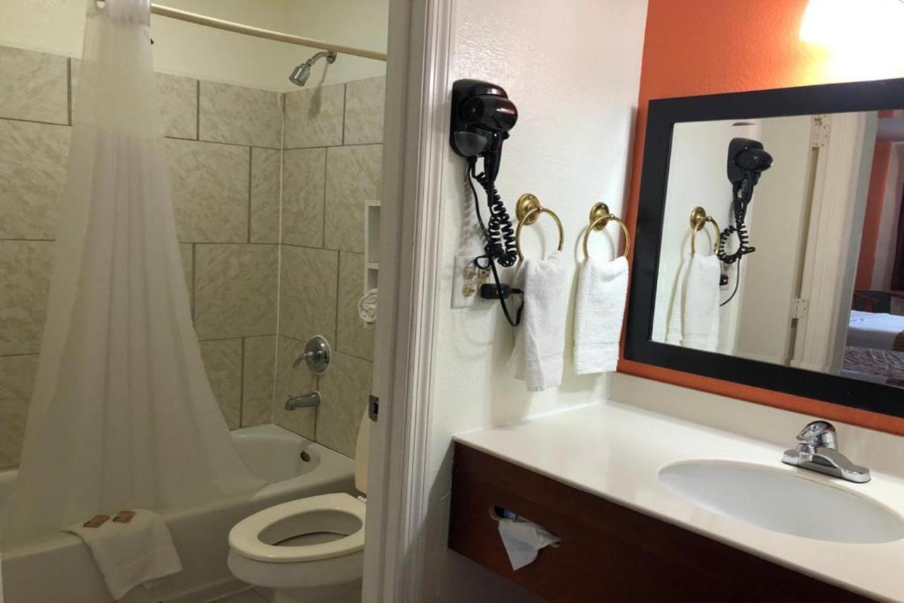Oyo Hotel Richmond Hill Savannah Area I-95 エクステリア 写真