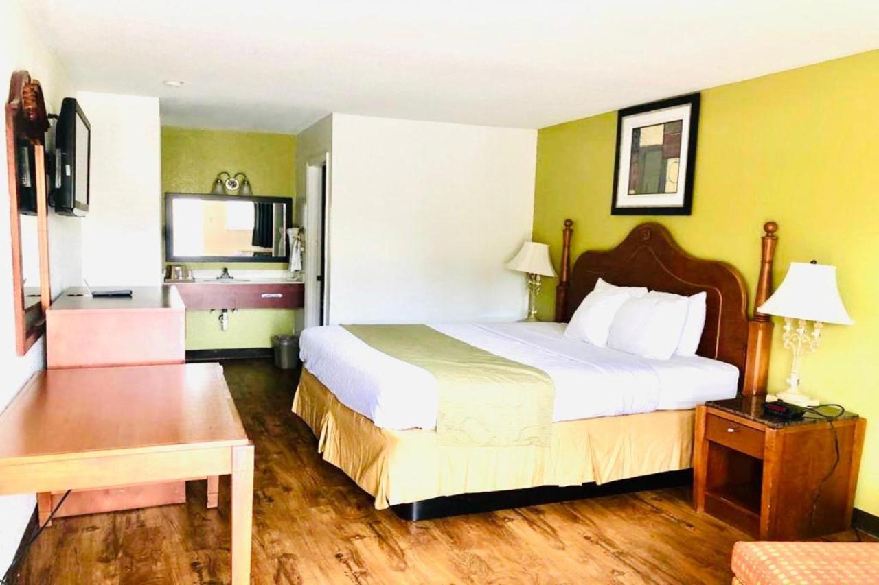 Oyo Hotel Richmond Hill Savannah Area I-95 エクステリア 写真
